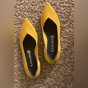 BRAND NEW ROTHY’S FLATS